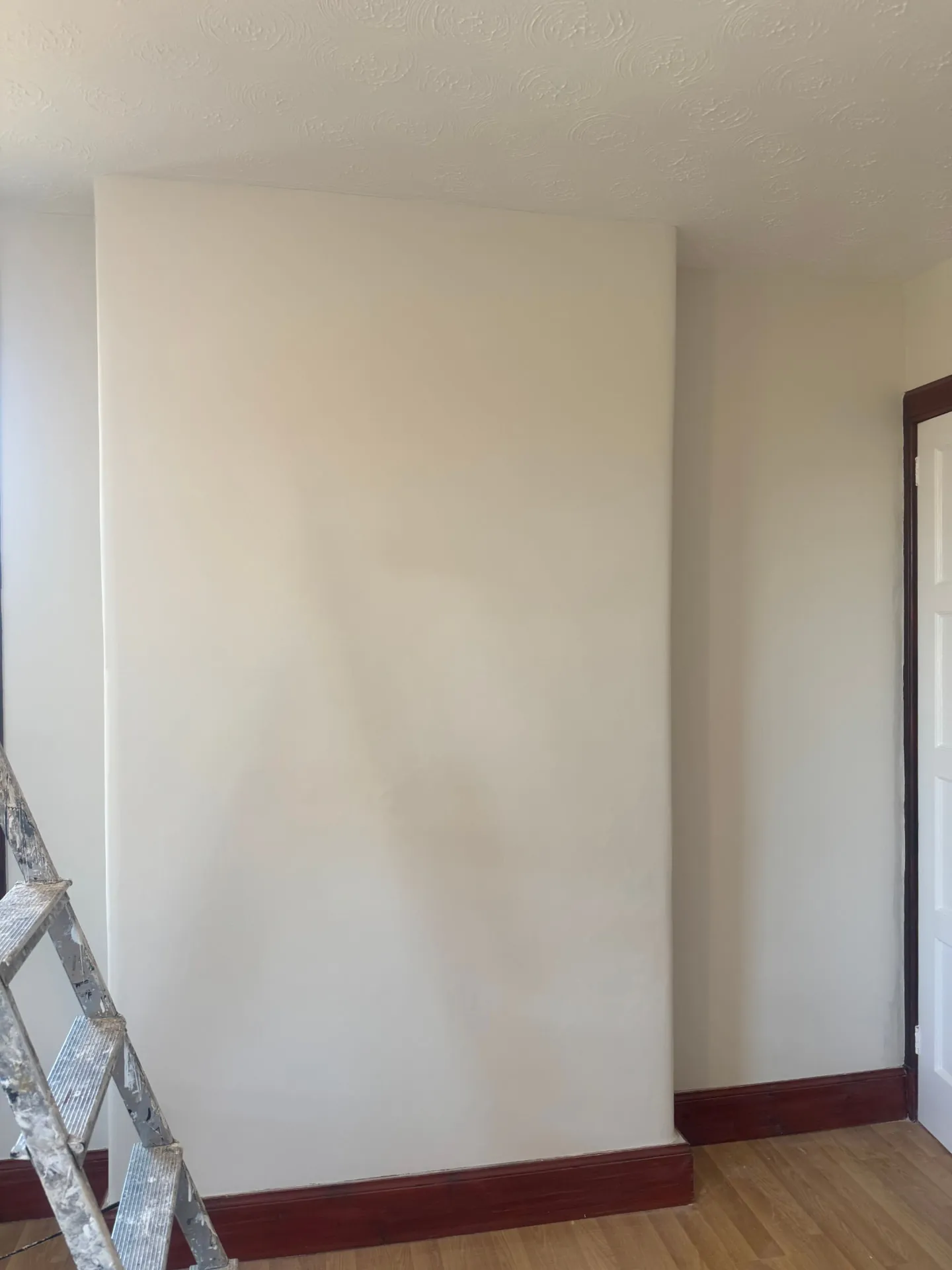 Cream walls cut in against dark stained trim in a traditional Edinburgh room by W J Crighton